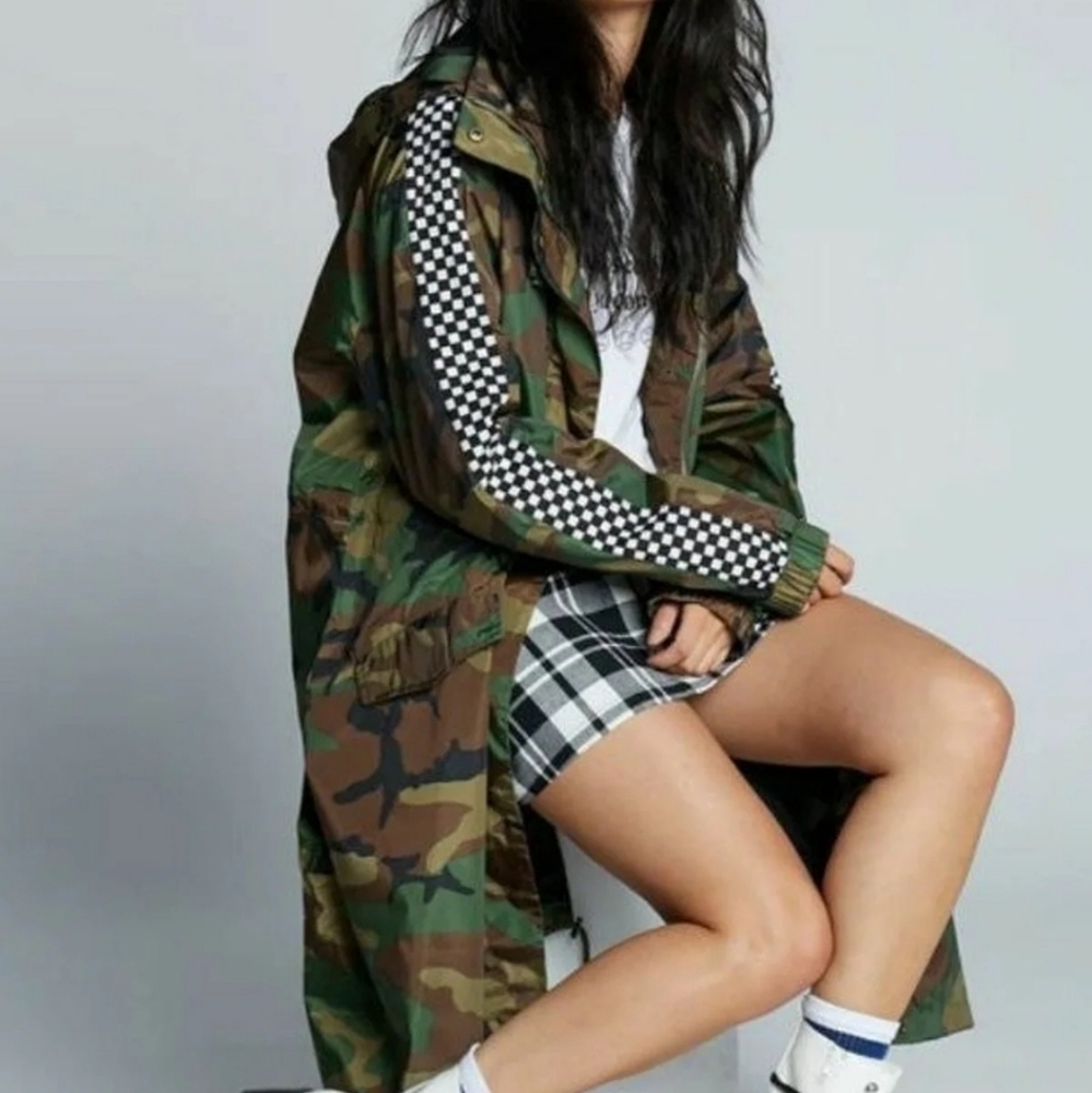 NWT Eggie I'll be back anorak